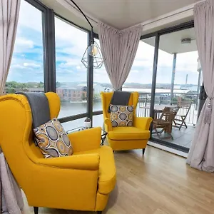 Stunning Views And Side-belfast City-2 Bedroom-5 Guests-wifi & Parking , Belfast United Kingdom